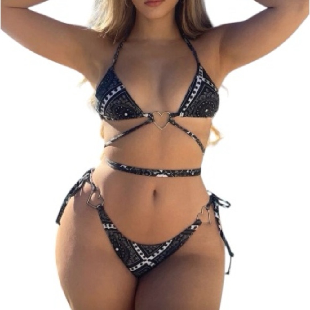 Paisley & Scarf Print Halter Triangle
Bikini Swimsuit